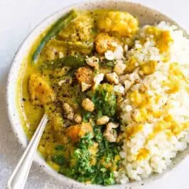 10 Minute Whole30 Curry easy whole30 dinner or lunch recipe- made with chicken thighs, butternut squash, cauliflower and greens… healthy and so easy! Easy Whole30 Curry. Whole30 curry recipes. Whole30 meal ideas. whole30 meal plan. Easy whole30 dinner recipes. Easy whole30 dinner recipes. Whole30 recipes. Whole30 lunch. Whole30 meal planning. Whole30 meal prep. Healthy paleo meals. Healthy Whole30 recipes. Easy Whole30 recipes. Easy whole30 dinner recipes.