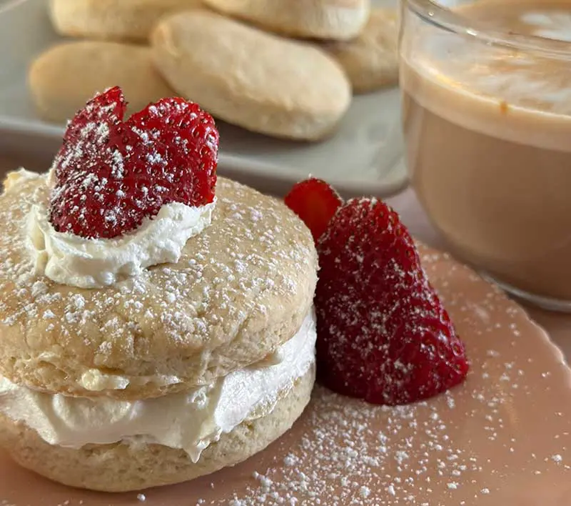 Yogurt scones with whipped cream and strawberries