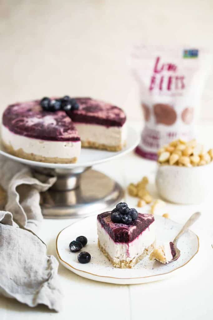 Easy Vegan Blueberry Cheesecake that is easy to make and is so silky, smooth and delicious with fresh blueberries and a creamy cashew center. Gluten free, vegan blueberry cheesecake that’s freezer friendly and so easy to make! Paleo blueberry cheesecake. Raw vegan blueberry cheesecake recipe. Raw paleo cheesecake recipe. No bake cashew cheesecake. Best gluten free vegan cheesecake. No bake blueberry cheesecake recipe. Healthy vegan desserts right here.