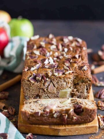 Paleo Apple Pecan Bread that is fully of all the warm spices and the perfect breakfast, snack or dessert. This paleo bread is gluten free, grain free and refined sugar free. Paleo bread recipes. Paleo desserts. Gluten free apple bread. Gluten free pecan bread.