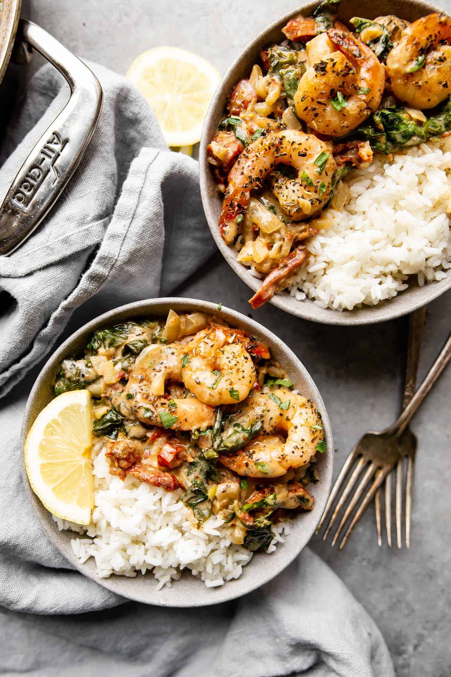 Cooked shrimp in a creamy sauce with rice and lemon