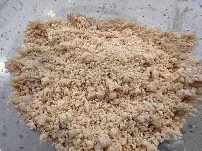 This is a good mixture of the butter and flour. Note how it looks like crumbs.